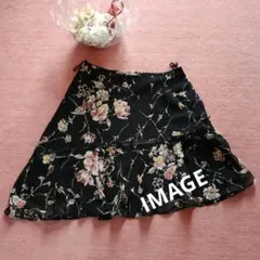 IMAGE　花柄フレアスカート 黒 ひざ丈のサムネイル