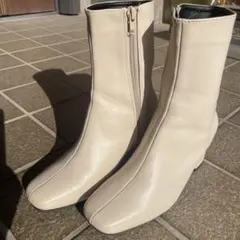 ショートブーツ　アイボリー　M