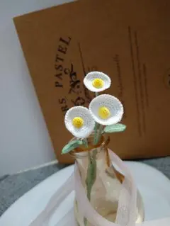 ハンドメイド　白い花ブローチ