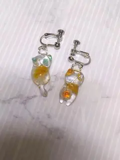 ハンドメイド 猫 イヤリング ノンホールピアス オレンジ×黄色