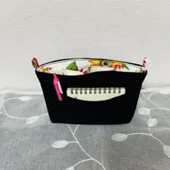 黒に赤黄花柄のコンパクト　バッグインバッグ 外ポケットと内仕切り付き