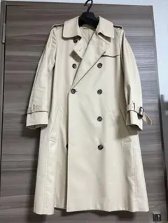 ベージュ ダブルブレスト トレンチコート