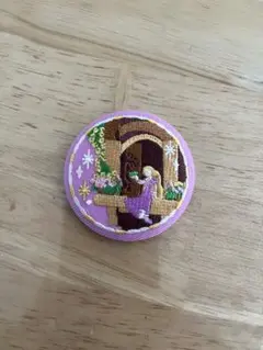 ディズニー　ビスケット　刺繍缶バッチ　ラプンツェル