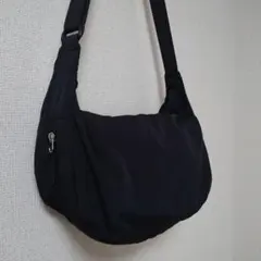 【イア パピヨネ】バナナショルダーバッグ