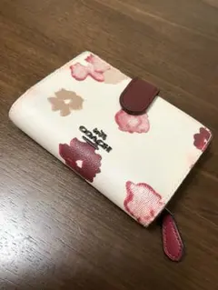 コーチ　二つ折り財布　花柄