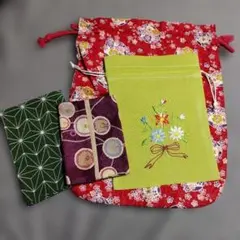 刺繍ポーチと巾着袋のセット