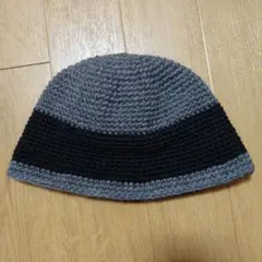 クラッシャーハット　クロシェハット　ビーニー ニット帽　グレー×黒　ハンドメイド