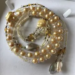 本パールクリーム色と金色ネックレス 真珠　ロングネックレス　S22