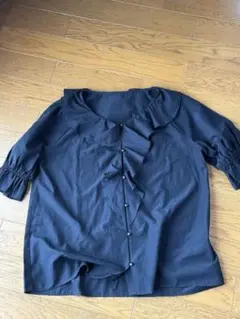 【美品】GUフリル付きブラック五分袖シャツ