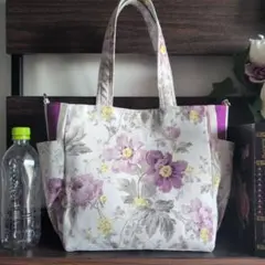 ①ハンドメイド　ローラアシュレイ柄サイドポケット付きトートバッグ　花柄