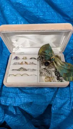 遺品整理 大量アクセサリー dunhill カフス 金色 刻印 指輪 ブローチ等 遺品整理 大量アクセサリー dunhill カフス 金色 刻印 指輪