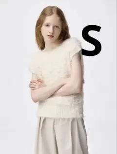 【完売品】フェザーヤーンニットプルオーバー　GU