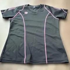 DESCENTE Vネックシャツ 黒とピンク