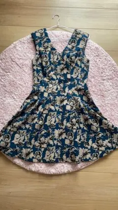 リリーブラウンのワンピース　結婚式　二次会　宴会用　普段着