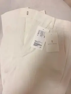 ホワイト スラックス