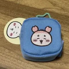 【古本屋】ちいかわ カラビナつき刺繍スクエアミニポーチ