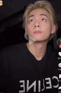 セリーヌ Tシャツ