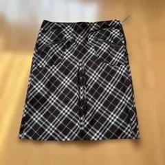 バーバリー茶と白のチェック柄ひざ丈スカート