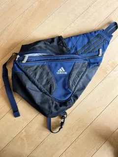 adidas スリングバッグ ネイビー ブラック