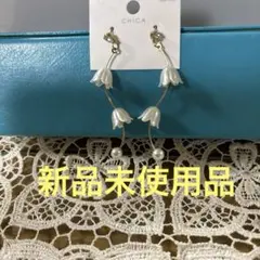 CHICA フラワーモチーフ パール調 ピアス