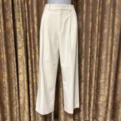 UNIQLOオフホワイトタック入りスラックス【M】