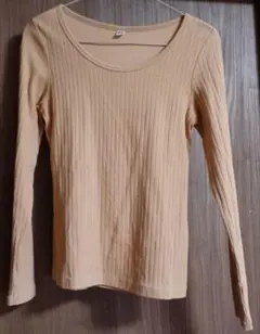 ユニクロ ベージュ 長袖Tシャツ M