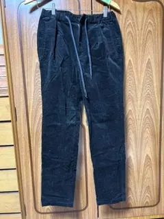 黒 コーデュロイパンツ