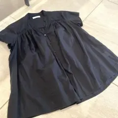 NEI ♡ 黒 半袖 フレアシャツ