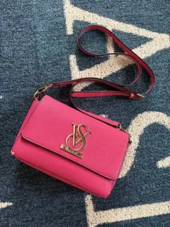 ヴィクトリアシークレット ピンク ショルダーバッグ VSロゴ付き