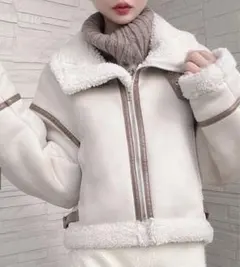 ホワイトシェルパファーショートコート