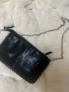 ブラックショルダーバッグ　チェーン