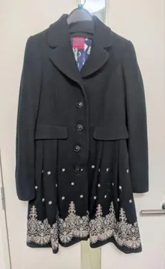 ドーリーガールバイアナスイ　刺繍エンブロイダリーモッサコート