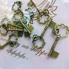 ハンドメイド手作りetc用♡素材♡パーツ♡ヴィンテージ♡アンティーク♡四つ葉鍵♡