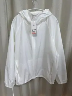 ユニクロ　ポケッタブルUVカットパーカー　レディースXL オフホワイト　未使用