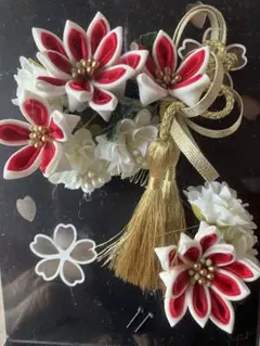 和風髪飾り 赤と白の花