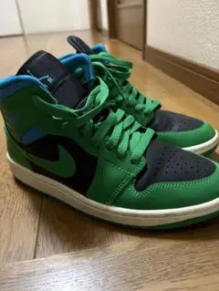 NIKE WMNS AIR JORDAN 1 MID