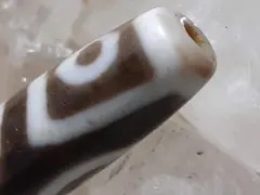 チベットジービーズ・西蔵天珠 至純天珠 優質 老礦稀少特殊龍眼三眼天珠 馬蹄紋