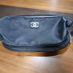 CHANEL 大容量ポーチ ブラック ノベルティコスメポーチ 限定非売品 新品未使用】✨シャネル ノベルティ ポーチ 非売品 大容量 - メルカリ