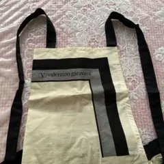 エプロン(ヴォレンティノ・ガラヴァーニ)