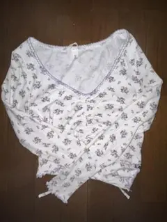 H&M 花柄クロップドシャツ