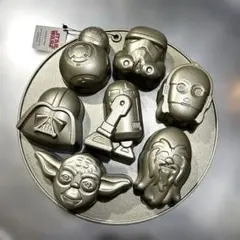 【美品】スターウォーズケーキ型　star wars 飾っても楽しい！のサムネイル