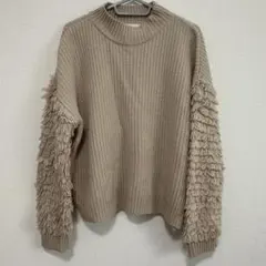 sense of placeフリンジ付きベージュ長袖ニット モコモコ袖