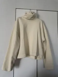 ZARA タートルネック クロップドスウェット クリーム