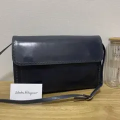 《美品》Ferragamo（フェラガモ）レザー セミショルダーバッグ ネイビー系のサムネイル