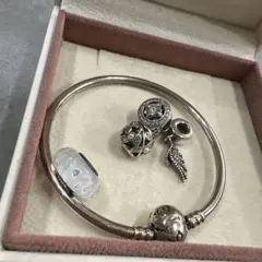 pandora パンドラ　ブレスレットとチャーム4個セット　ホワイト系