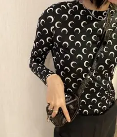 ムーンプリントトップス
