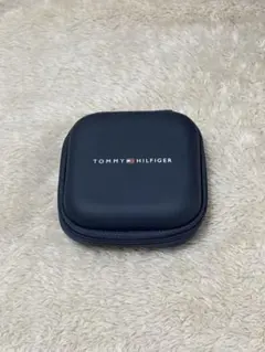 TOMMY HILFIGER ピアス(両耳用) ケース付き