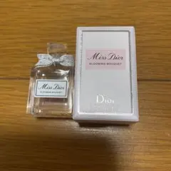 Miss Dior Blooming Bouquet 5ml ミニ香水のサムネイル