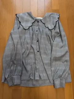 【美品】apretroスカラップ刺繍ビッグ衿ブラウスのサムネイル