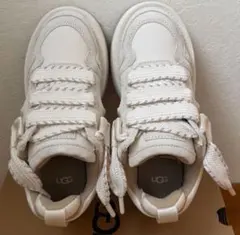 新品未使用　UGG ホワイト厚底スニーカー